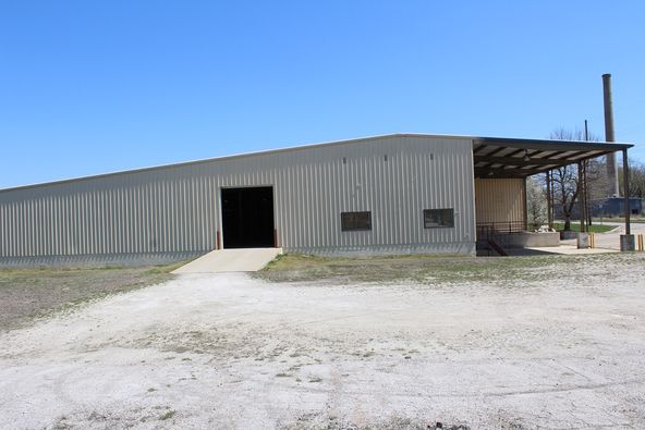 445 E Helm St, Brookfield, MO 64628